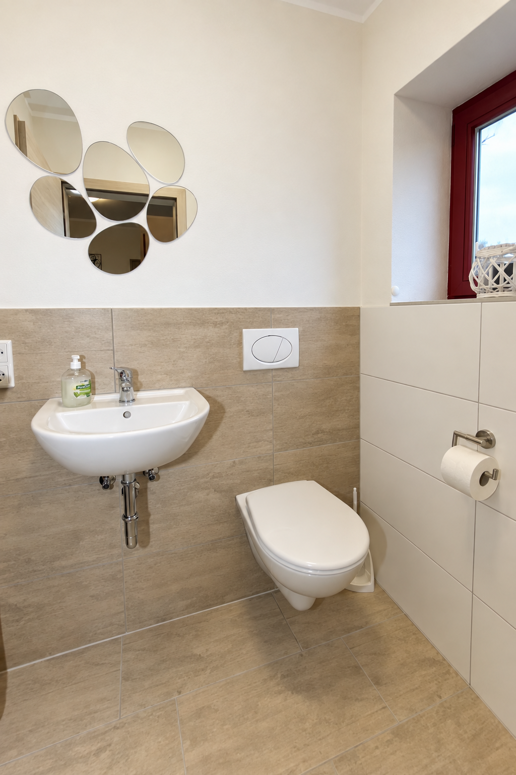 Waschbecken und WC